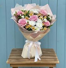 Букет цветов из:  Гвоздики, Орхидеи и Розы #REPLACE_PRED# Большой Исток