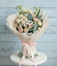Букет цветов из:  Розы и Лизиантусы в Большой Исток