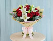 Букет цветов из:  Лилии и Розы в Большой Исток