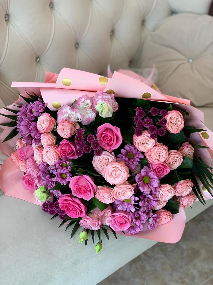 Букет цветов из: Хризантемы, Розы и Лизиантусы в Большой Исток