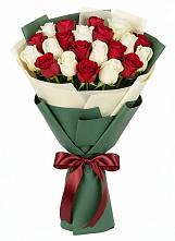 Букет Микс из красных и белых роз в Большой Исток