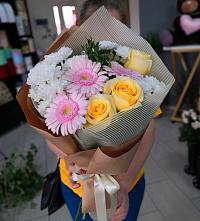Букет цветов из:  Герберы, Розы и Хризантемы в Большой Исток