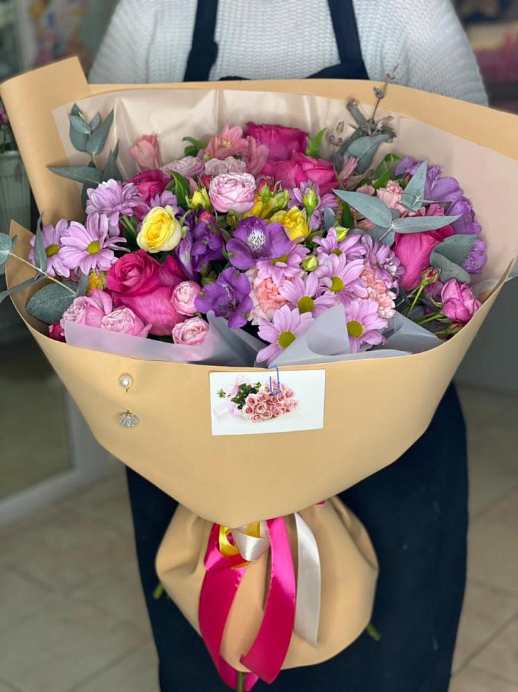 Букет цветов из: Хризантемы, Гвоздики и Альстромерии в Большой Исток