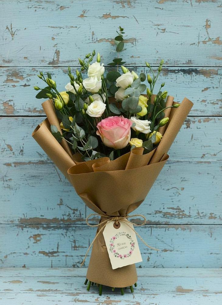 Букет цветов из: Розы и Лизиантусы в Большой Исток