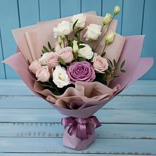 Букет цветов из:  Розы и Лизиантусы в Большой Исток