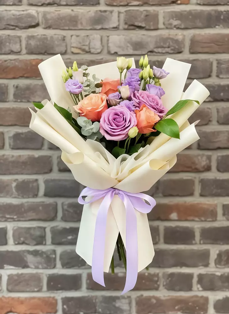 Букет цветов из: Лизиантусы и Розы в Большой Исток