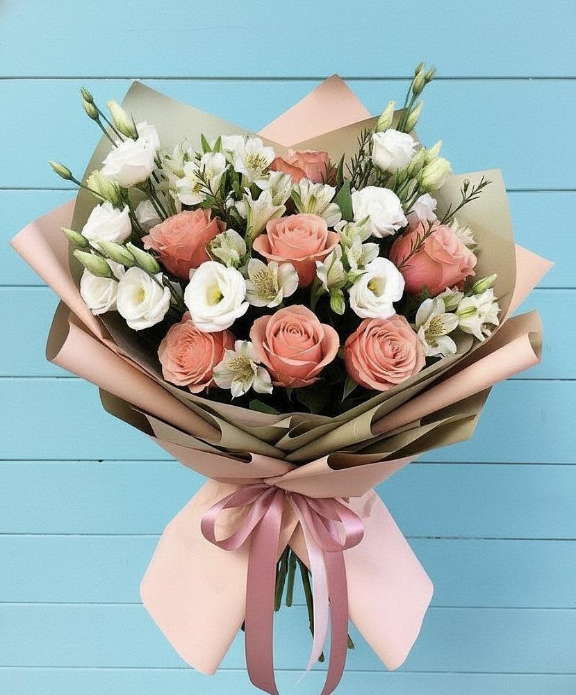 Букет цветов из: Розы, Альстромерии и Лизиантусы в Большой Исток