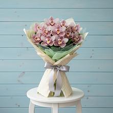 Букет цветов из:  Орхидеи и Розы в Большой Исток