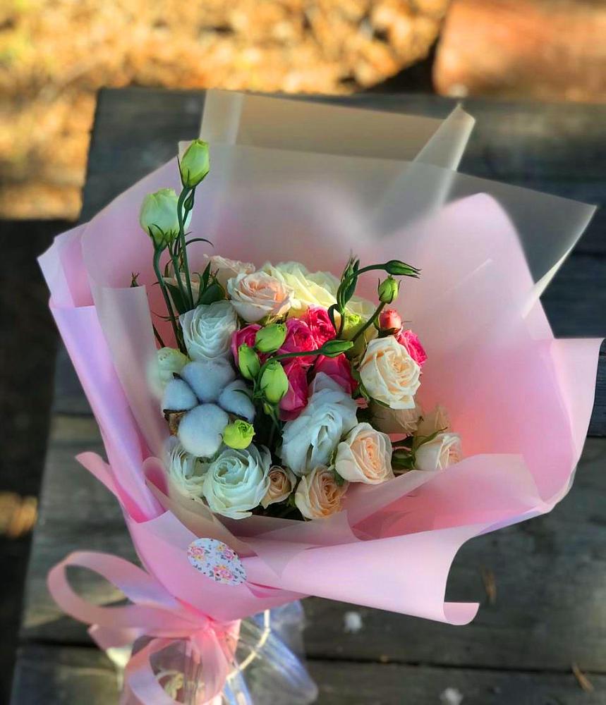 Букет цветов из: Розы и Лизиантусы в Большой Исток