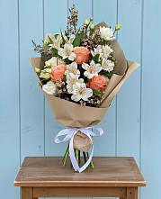 Букет цветов из:  Альстромерии, Лизиантусы, Розы и Хризантемы в Большой Исток