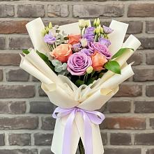 Букет цветов из:  Лизиантусы и Розы в Большой Исток