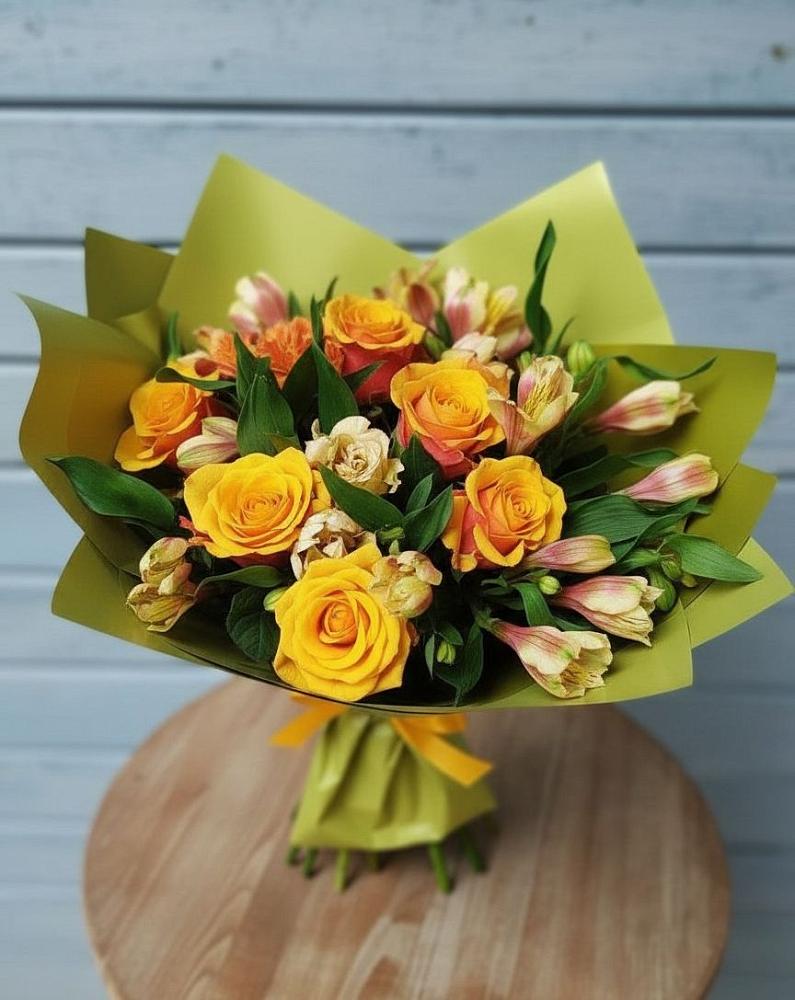 Букет цветов из: Альстромерии и Розы в Большой Исток