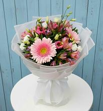 Букет цветов из:  Герберы, Альстромерии и Лизиантусы в Большой Исток