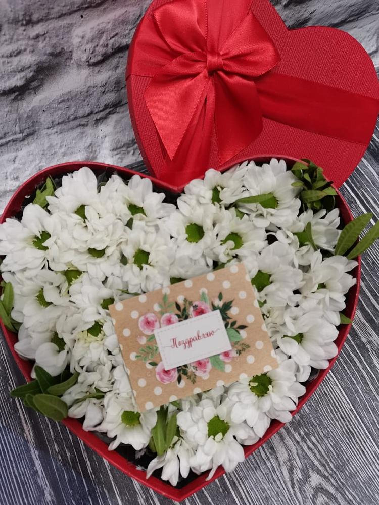 Цветочная композиция из Хризантемы в виде сердца в Большой Исток