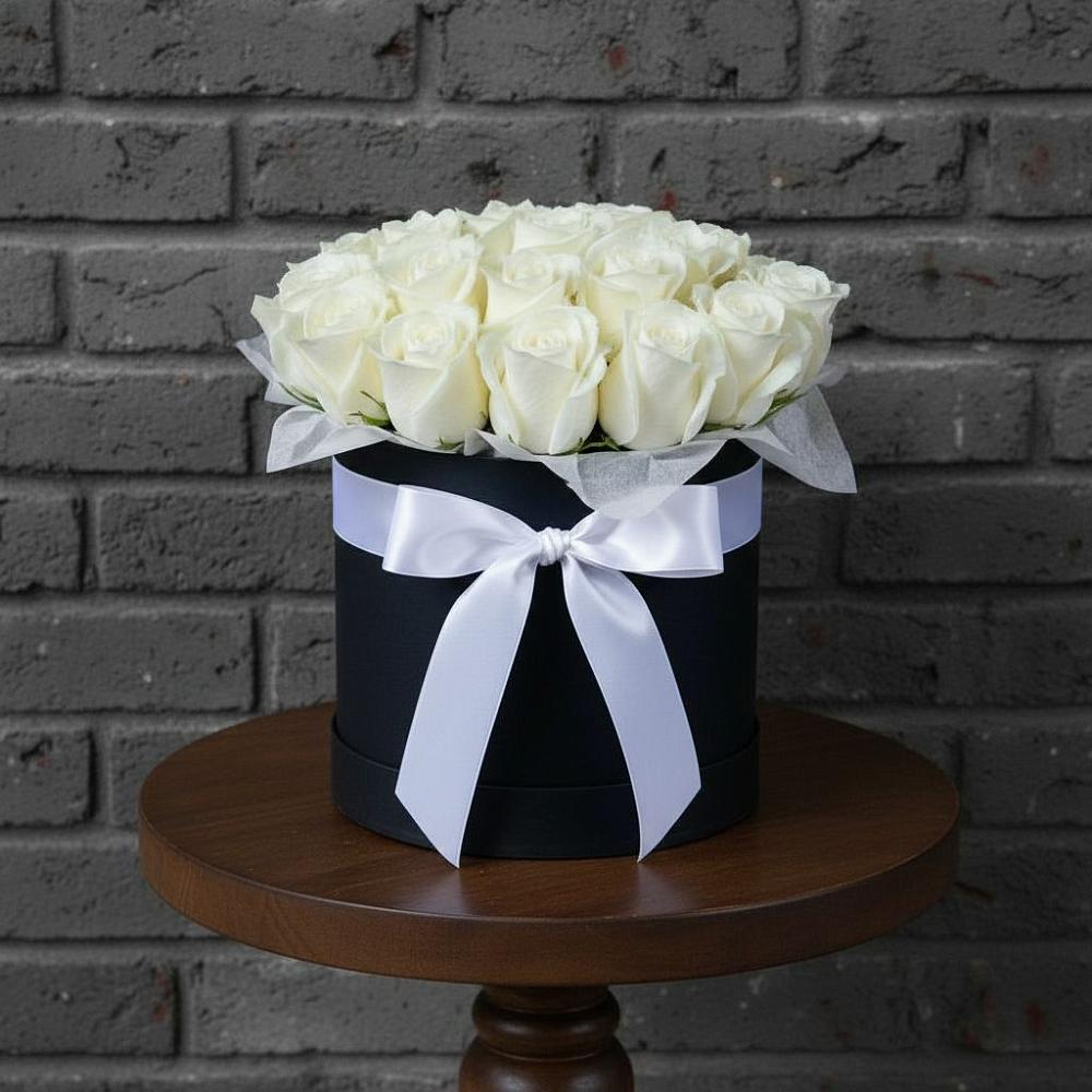 Цветочная композиция из Розы в шляпной коробке в Большой Исток