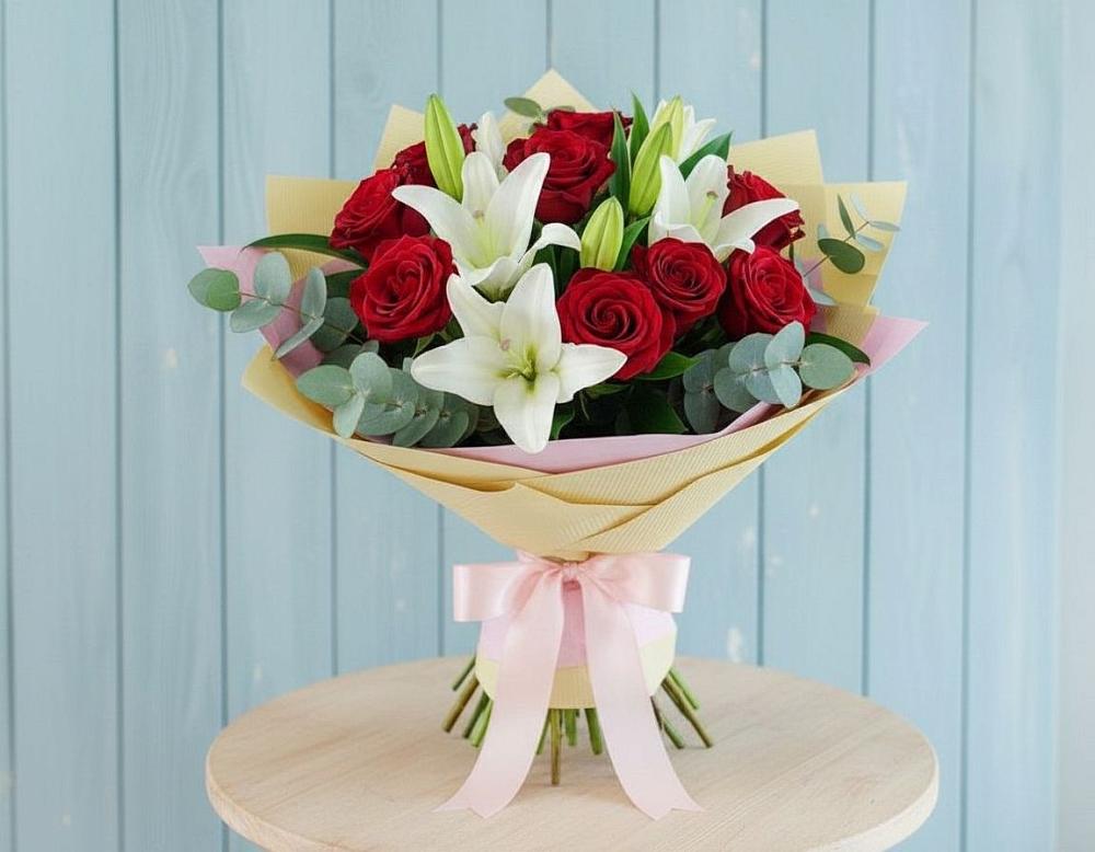 Букет цветов из: Лилии и Розы в Большой Исток